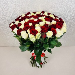 Букет из красной и белой розы, 101 бутон